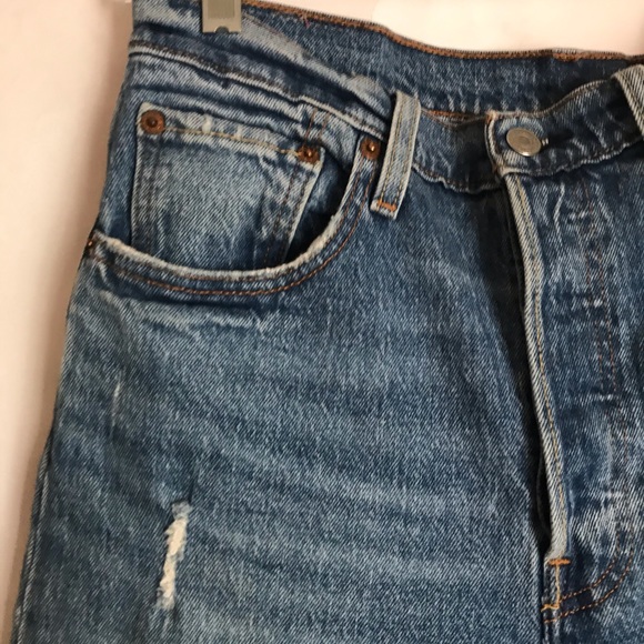 Levi’s 501 Button Fly Light Wash Jeans - Picture 7 of 14